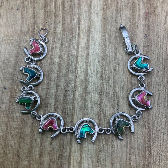 SJ Horseshoe Horse Head Iridescent Mother of Pearl Silver Tone Bracelet - Picture 3 of 8